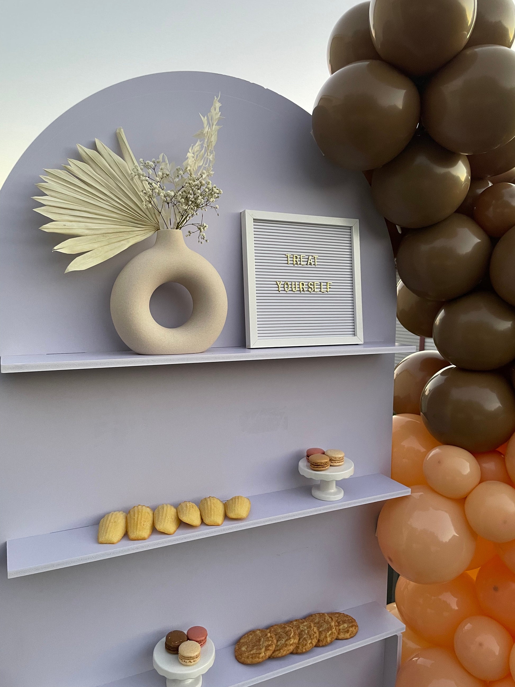 Free Standing Arch Wall, Free-Standing Treat Wall, Wall Backdrop display, backdrop shelf, backdrop with five shelves