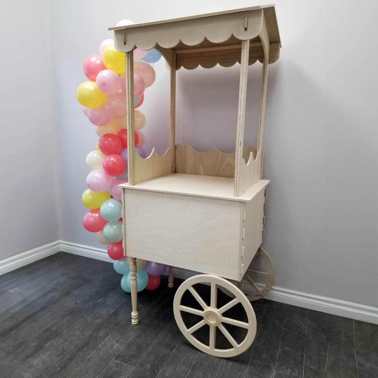 Carro de dulces pequeño de madera a la venta