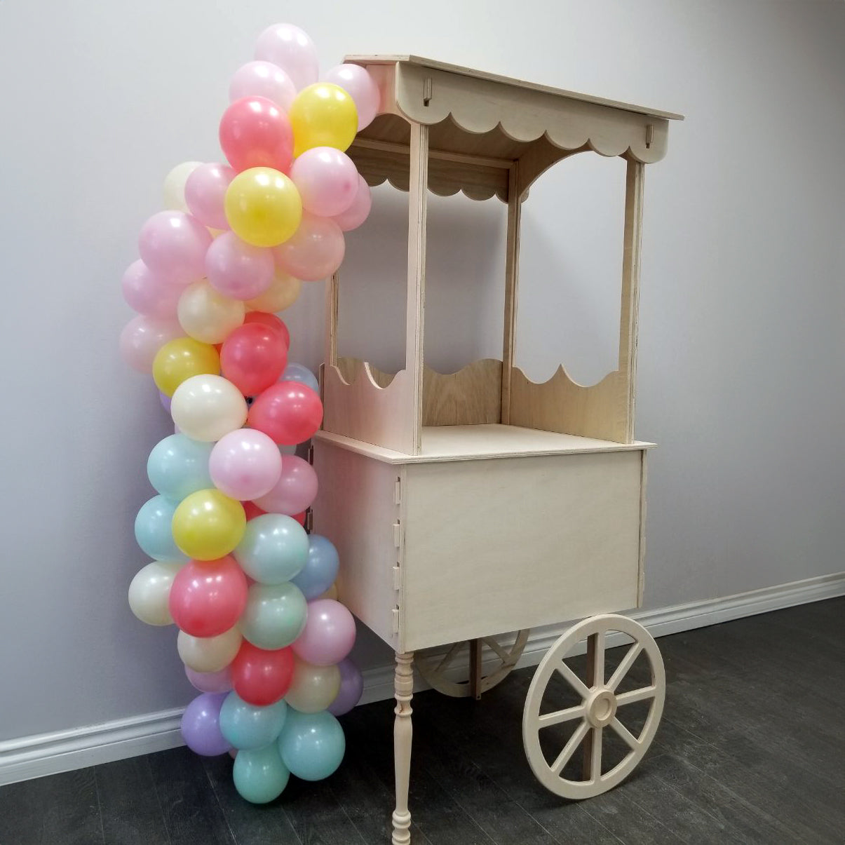 Carro de dulces pequeño de madera a la venta