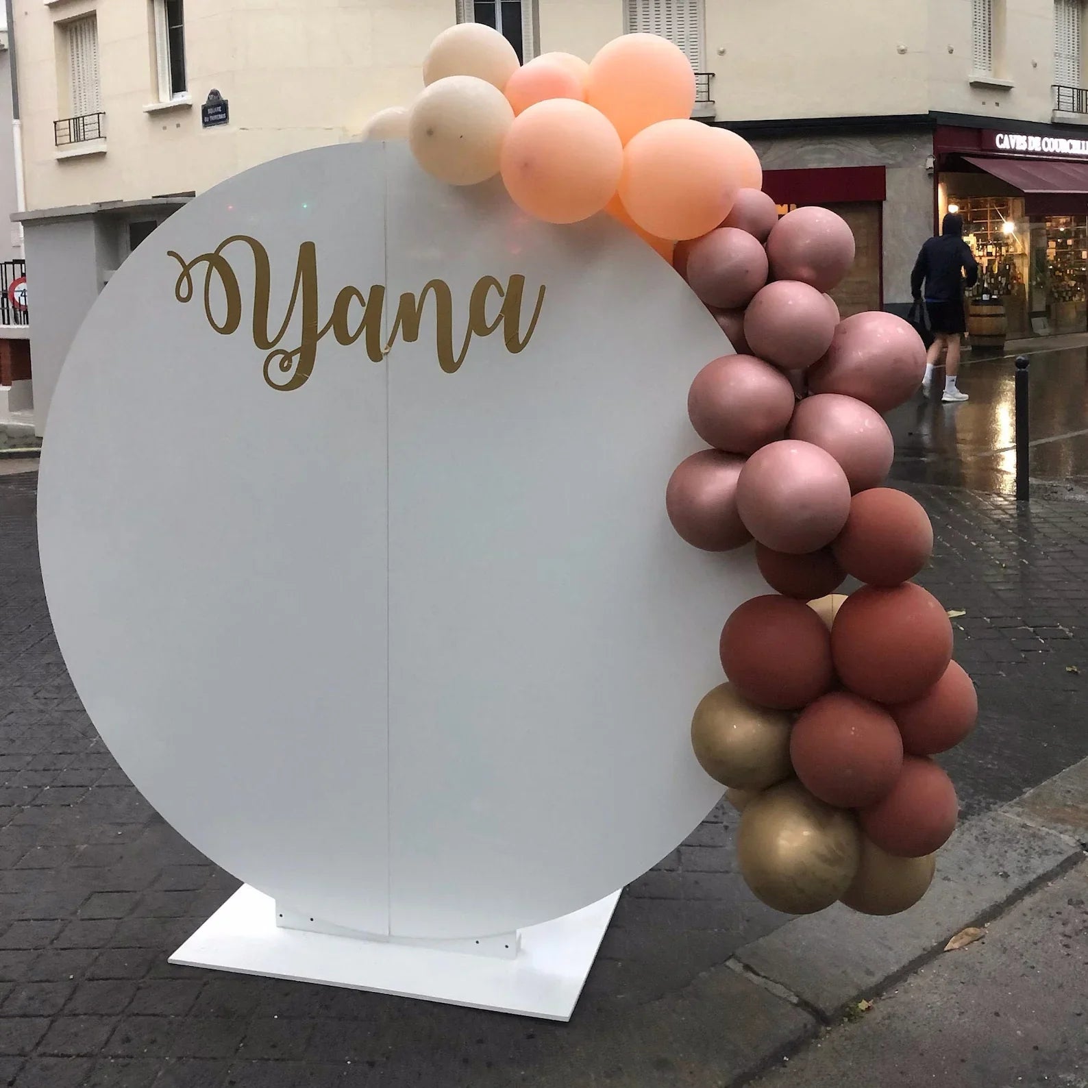 Circular Backdrop Party Supplies.